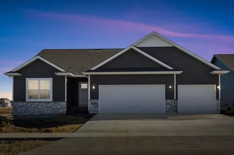 2813 Amber Valley Rd, Cedar Falls, IA 50613