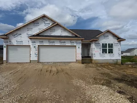2813 Amber Valley Rd, Cedar Falls, IA 50613