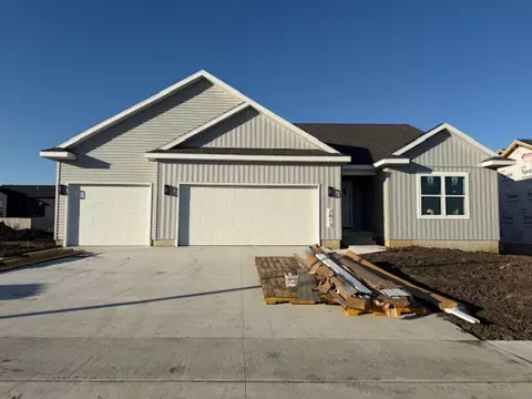 2813 Amber Valley Rd, Cedar Falls, IA 50613