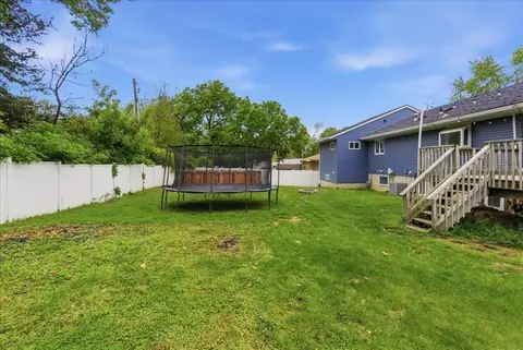 Exterior - 307 Lambeth Rd, Waterloo, IA 50701 photo 2 of 4