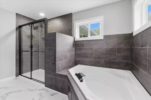 Bath - 307 Lambeth Rd, Waterloo, IA 50701 photo 4 of 7