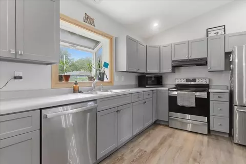 Kitchen - 307 Lambeth Rd, Waterloo, IA 50701 photo 3 of 5