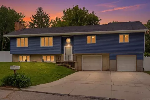 307 Lambeth Rd, Waterloo, IA 50701
