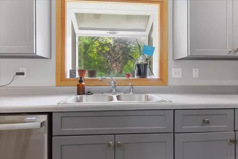 Kitchen - 307 Lambeth Rd, Waterloo, IA 50701 photo 5 of 5