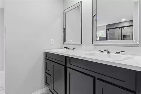 Bath - 307 Lambeth Rd, Waterloo, IA 50701 photo 3 of 7