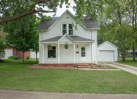 718 NE 5th St, Independence, IA 50644