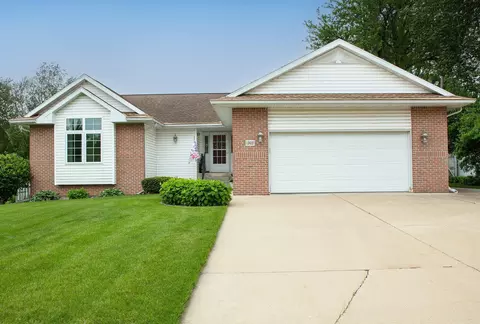 1303 Orchard Dr, Cedar Falls, IA 50613