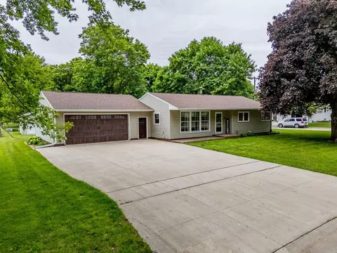 247 Goodell Ave, Readlyn, IA 50668