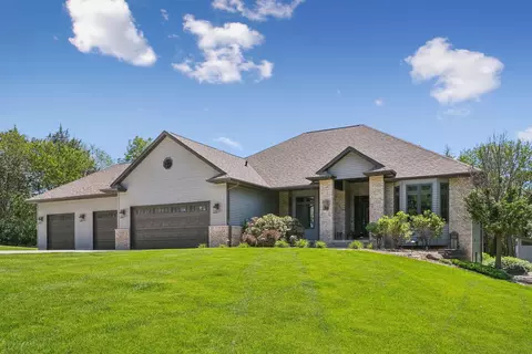 2693 N Maple St, Waverly, IA 50677