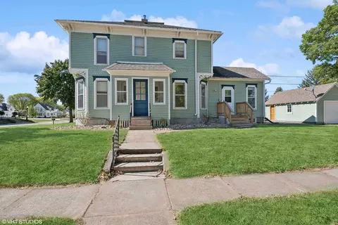 303 NW 3rd St, Waverly, IA 50677