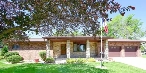 117 Marshall Ct, Manchester, IA 52057