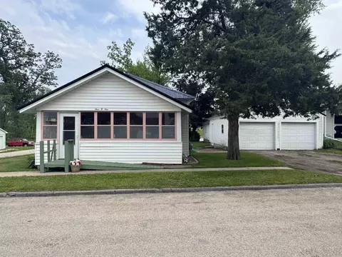 301 High Ave, Springville, IA 52336