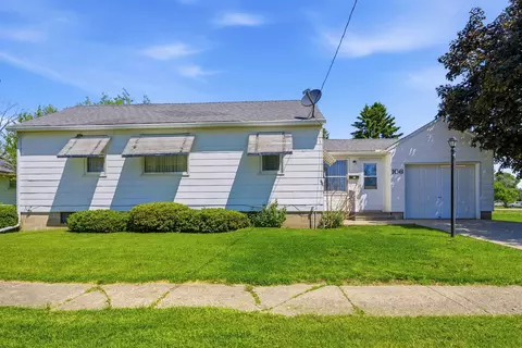 106 2nd Ave, Holland, IA 50642
