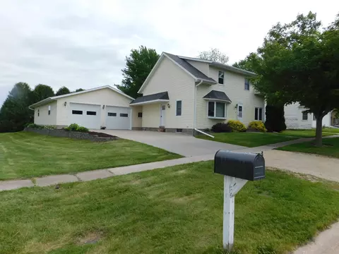 505 Main St, Luana, IA 52156
