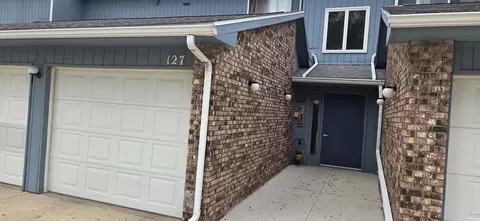 227 Southbrooke Dr #5, Waterloo, IA 50702