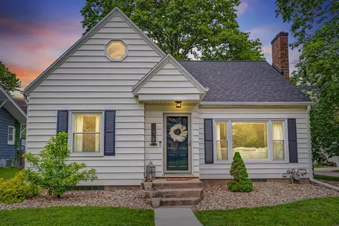 202 Rosebud Ave, Waterloo, IA 50701