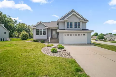 216 Cordoba Ave, Cedar Falls, IA 50613