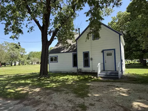 930 Pearl St, Lamont, IA 50650