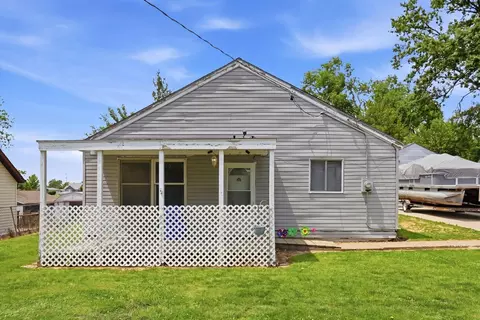 3008 SW Schaeffer Dr, Cedar Rapids, IA 52404