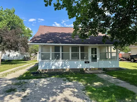 716 Commercial St, La Porte City, IA 50651