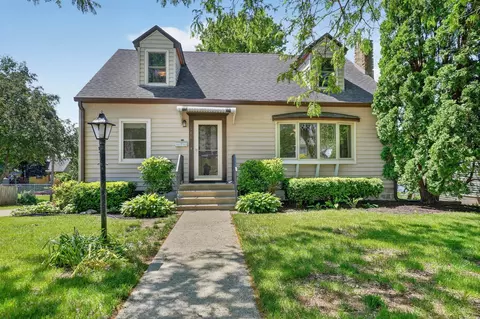 516 W 18th St, Cedar Falls, IA 50613