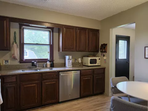 Kitchen - 149 Vera Dr, Waterloo, IA 50701 photo 2 of 3