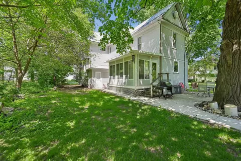 Exterior - 208 SE 4th Ave, Waverly, IA 50677 photo 4 of 7