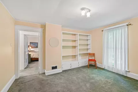 Bedroom - 208 SE 4th Ave, Waverly, IA 50677 photo 4 of 7