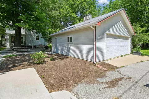 Exterior - 208 SE 4th Ave, Waverly, IA 50677 photo 6 of 7