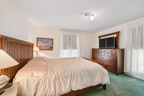 Bedroom - 208 SE 4th Ave, Waverly, IA 50677 photo 5 of 7