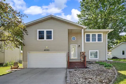 4010 Heritage Rd, Cedar Falls, IA 50613