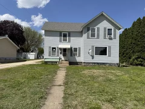 125 W Jackson St, Winthrop, IA 50682