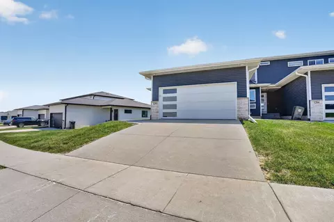 1204 Loren Dr, Cedar Falls, IA 50613