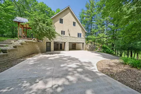 910 Cedar Lane Dr, Waverly, IA 50677