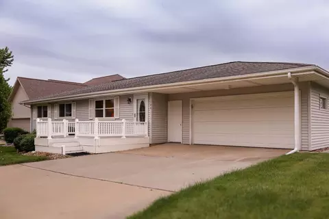 104 Eastgate Dr, Reinbeck, IA 50669