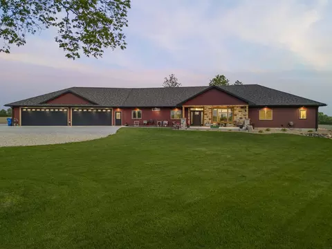 9035 Winslow Rd, Janesville, IA 50647