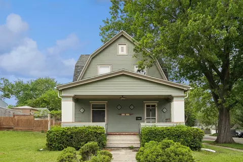 1703 Tremont St, Cedar Falls, IA 50613
