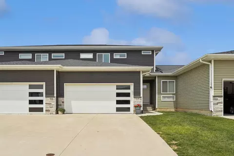 1115 Loren Dr, Cedar Falls, IA 50613