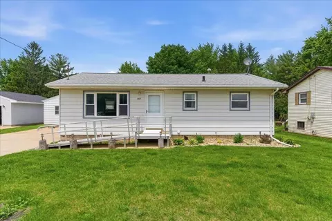 4167 North Ave, Waterloo, IA 50702