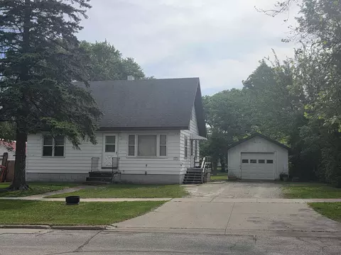 712 3rd Ave NE, Independence, IA 50644