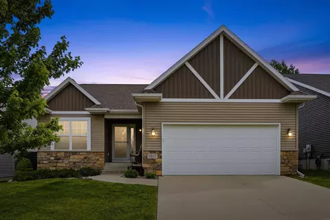 1317 Hummingbird Cir, Waterloo, IA 50702