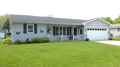 1209 Glenn St, Aplington, IA 50604