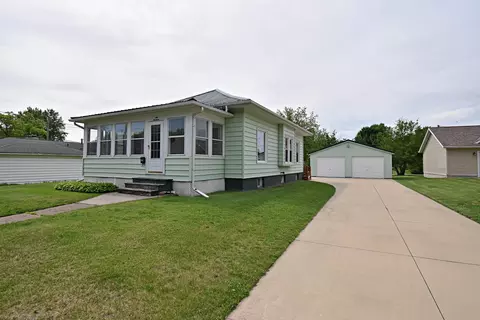 619 SE 3rd St, Independence, IA 50644
