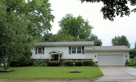 602 E Sunrise St, New Hampton, IA 50659
