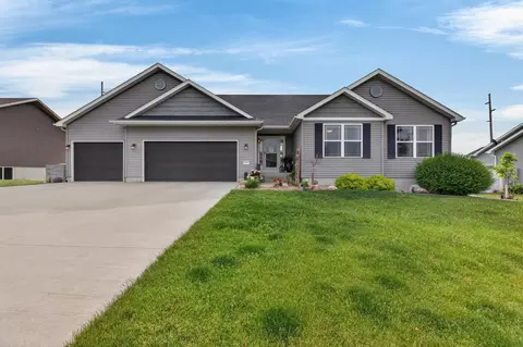 4817 Yellowstone Dr, Waterloo, IA 50701