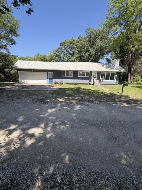 1864 100th St, Oelwein, IA 50662