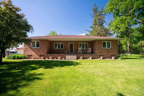 1229 W Mt Vernon Rd, Waterloo, IA 50703