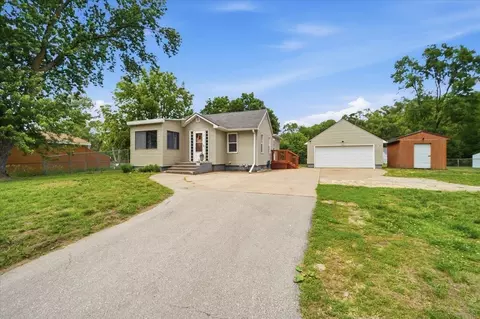1415 Dearborn Ave, Waterloo, IA 50707