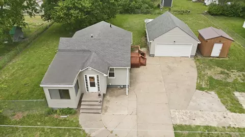 1415 Dearborn Ave, Waterloo, IA 50707 photo 2