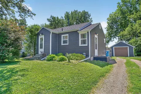 141 Stewart Ave, Waterloo, IA 50701